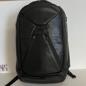 SERIES 1: LARGE EXPANDABLE KNACK PACK Men's Black Leather Expandable Backpack